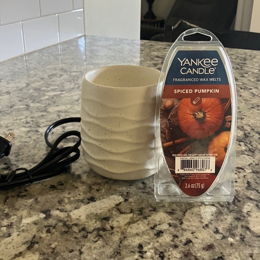Yankee Candle Sandstone Wax Warmer with Spiced Pumpkin Wax Melts Bundle